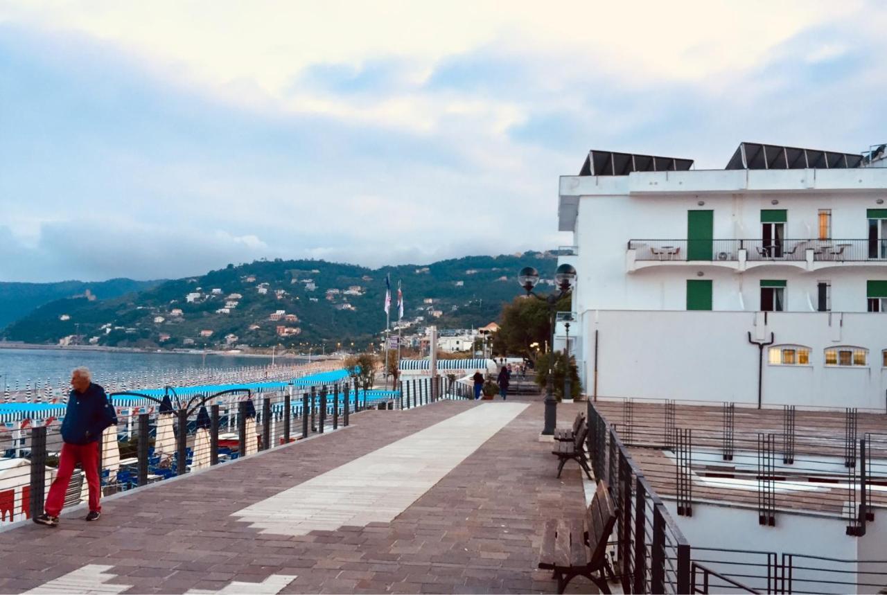 Hotel Ligure Spotorno Buitenkant foto