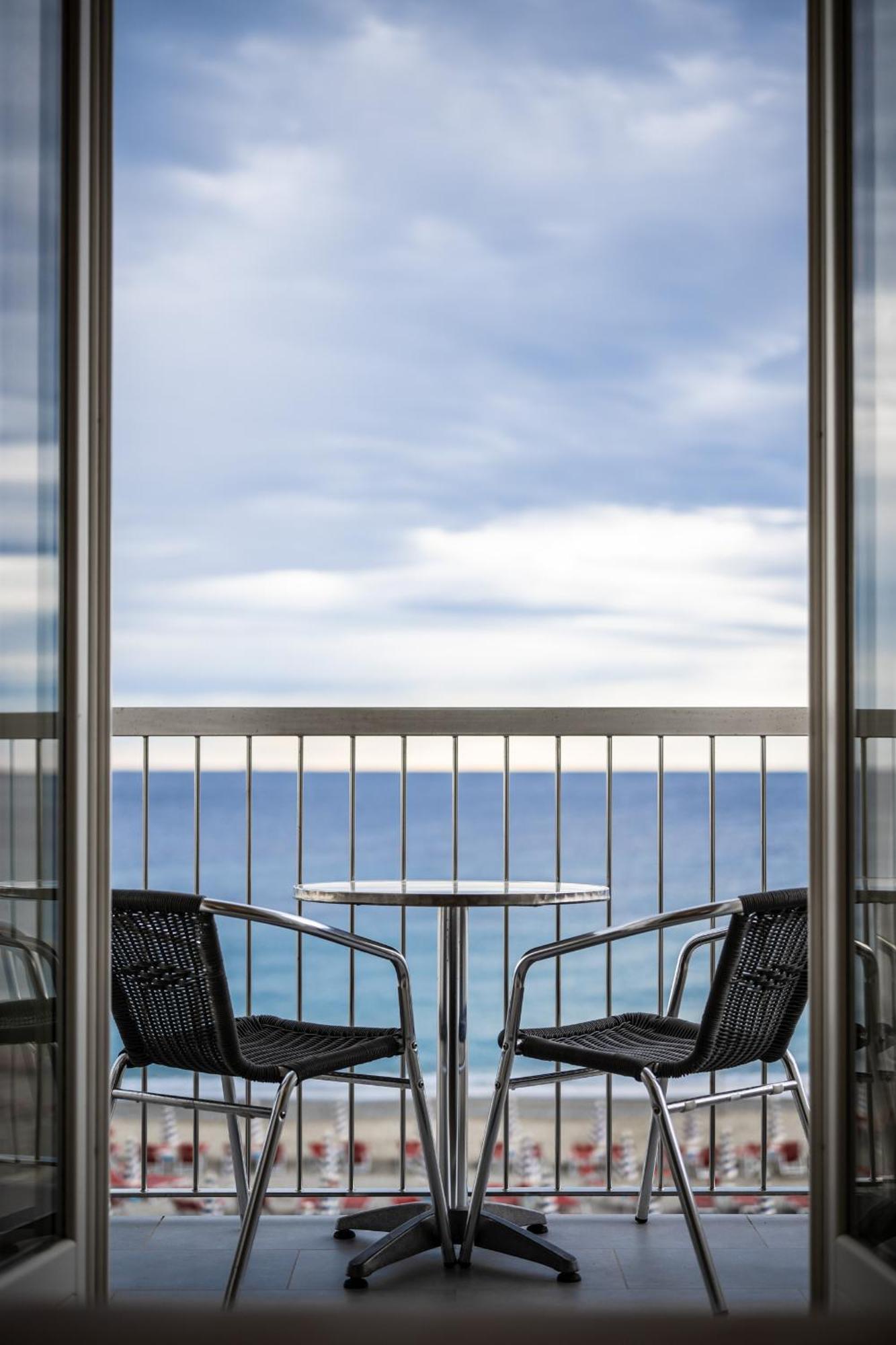 Hotel Ligure Spotorno Buitenkant foto