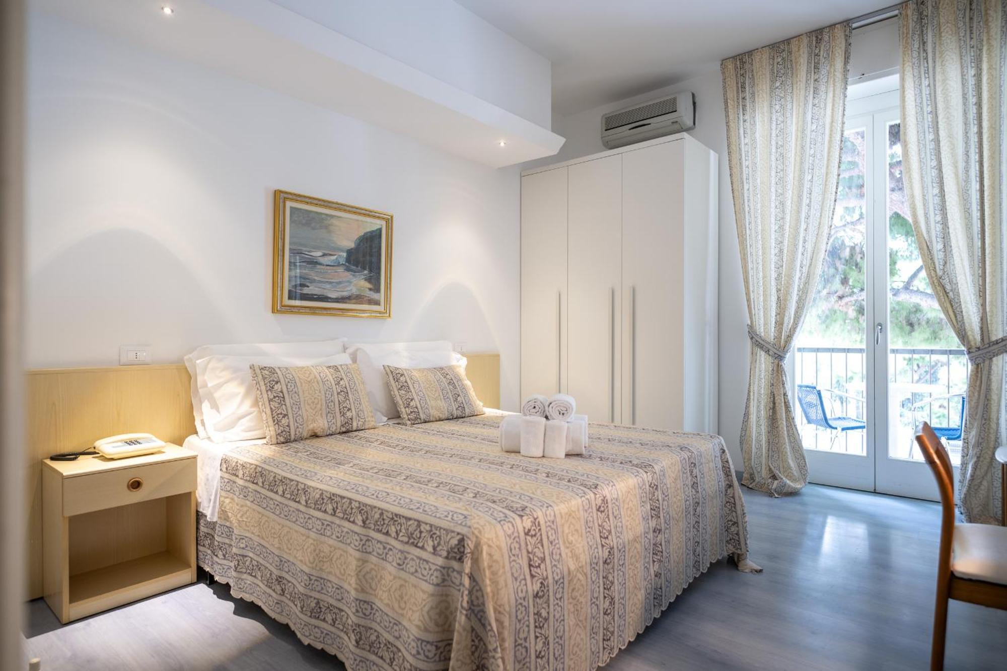 Hotel Ligure Spotorno Buitenkant foto