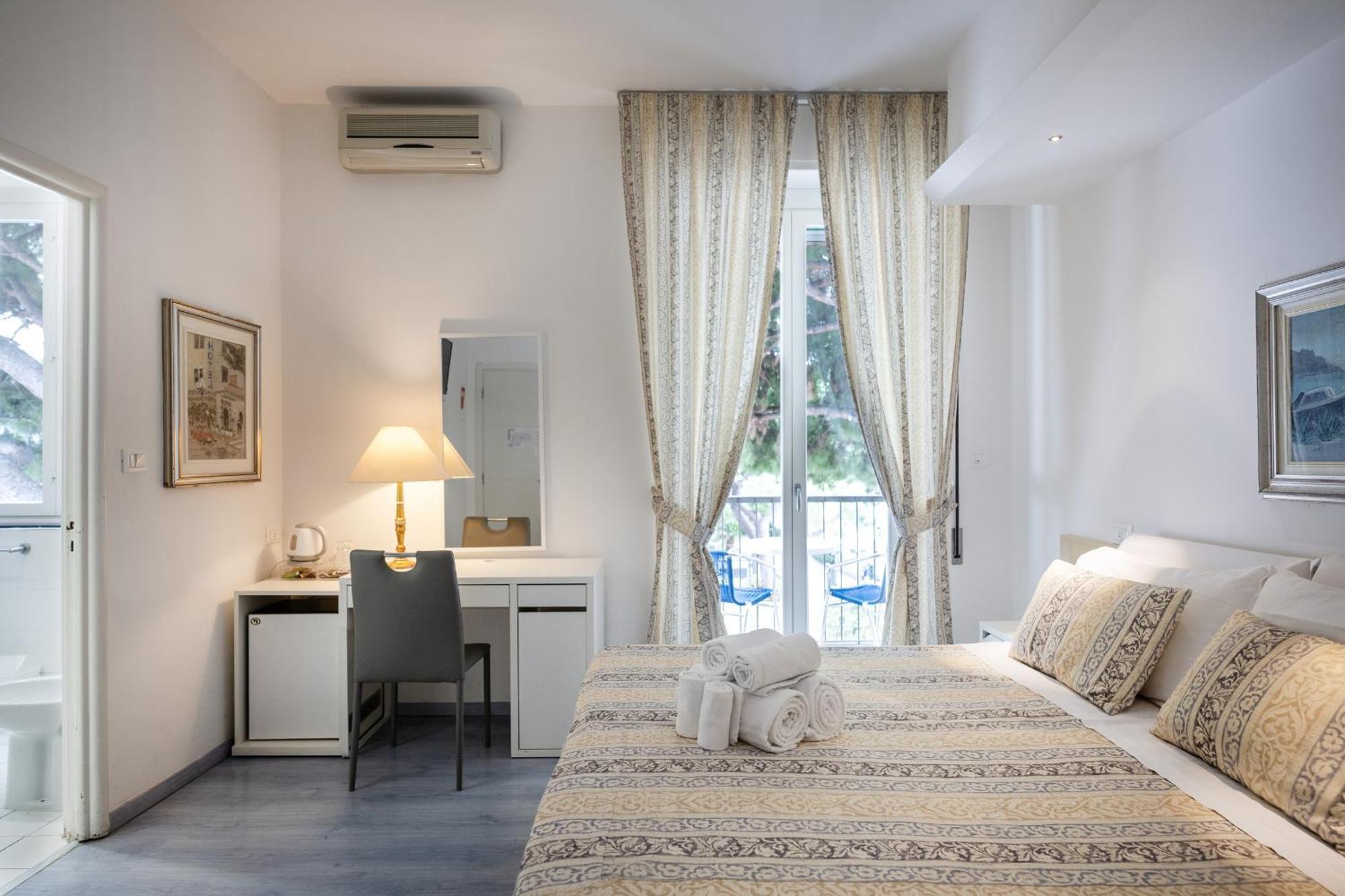 Hotel Ligure Spotorno Buitenkant foto