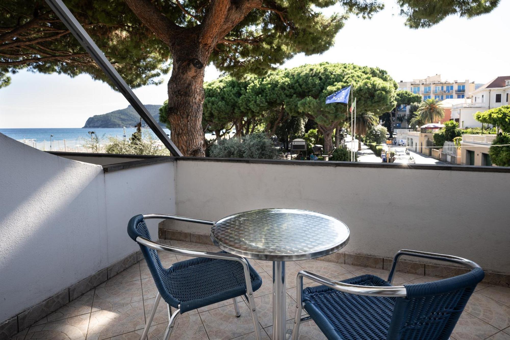 Hotel Ligure Spotorno Buitenkant foto