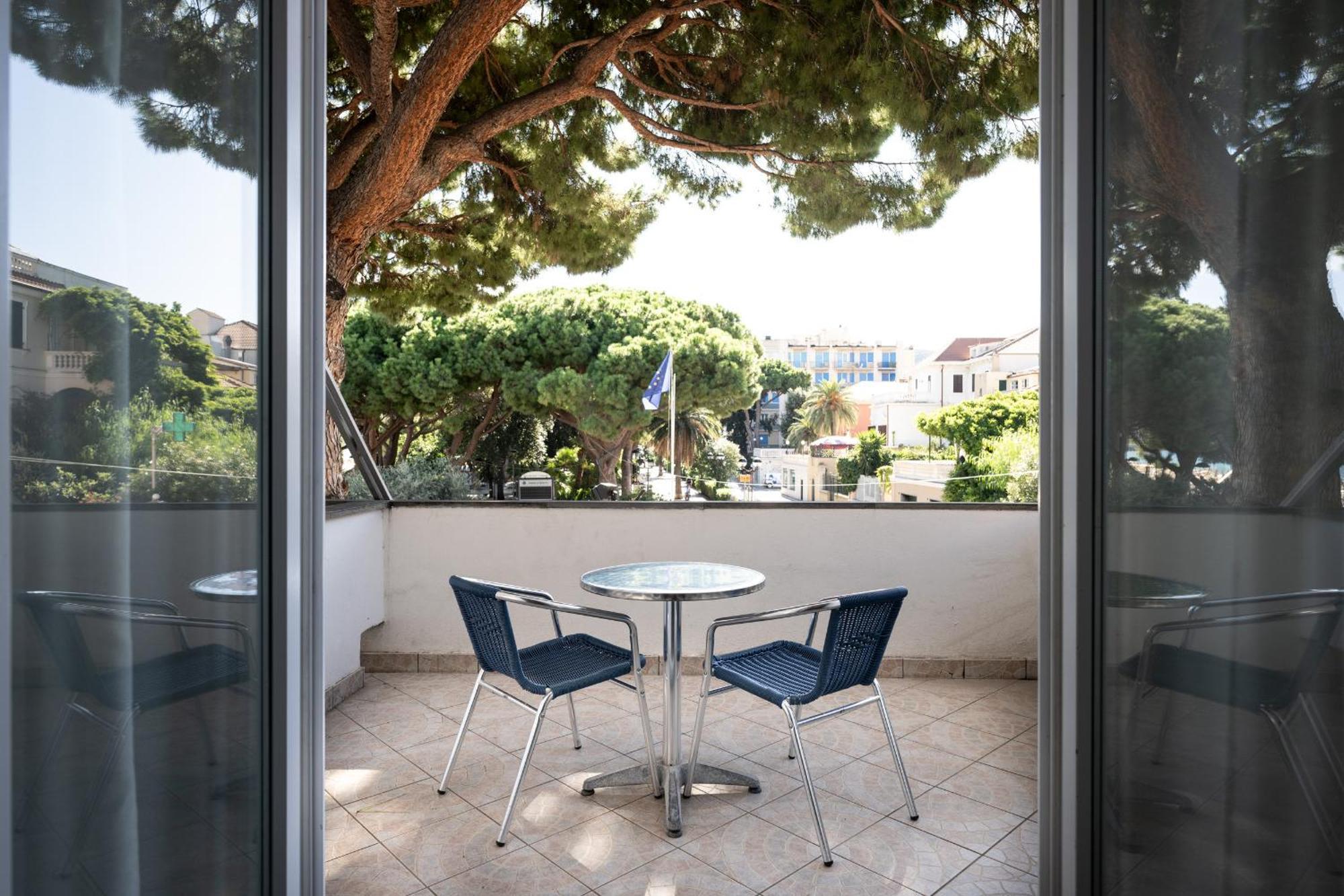 Hotel Ligure Spotorno Buitenkant foto