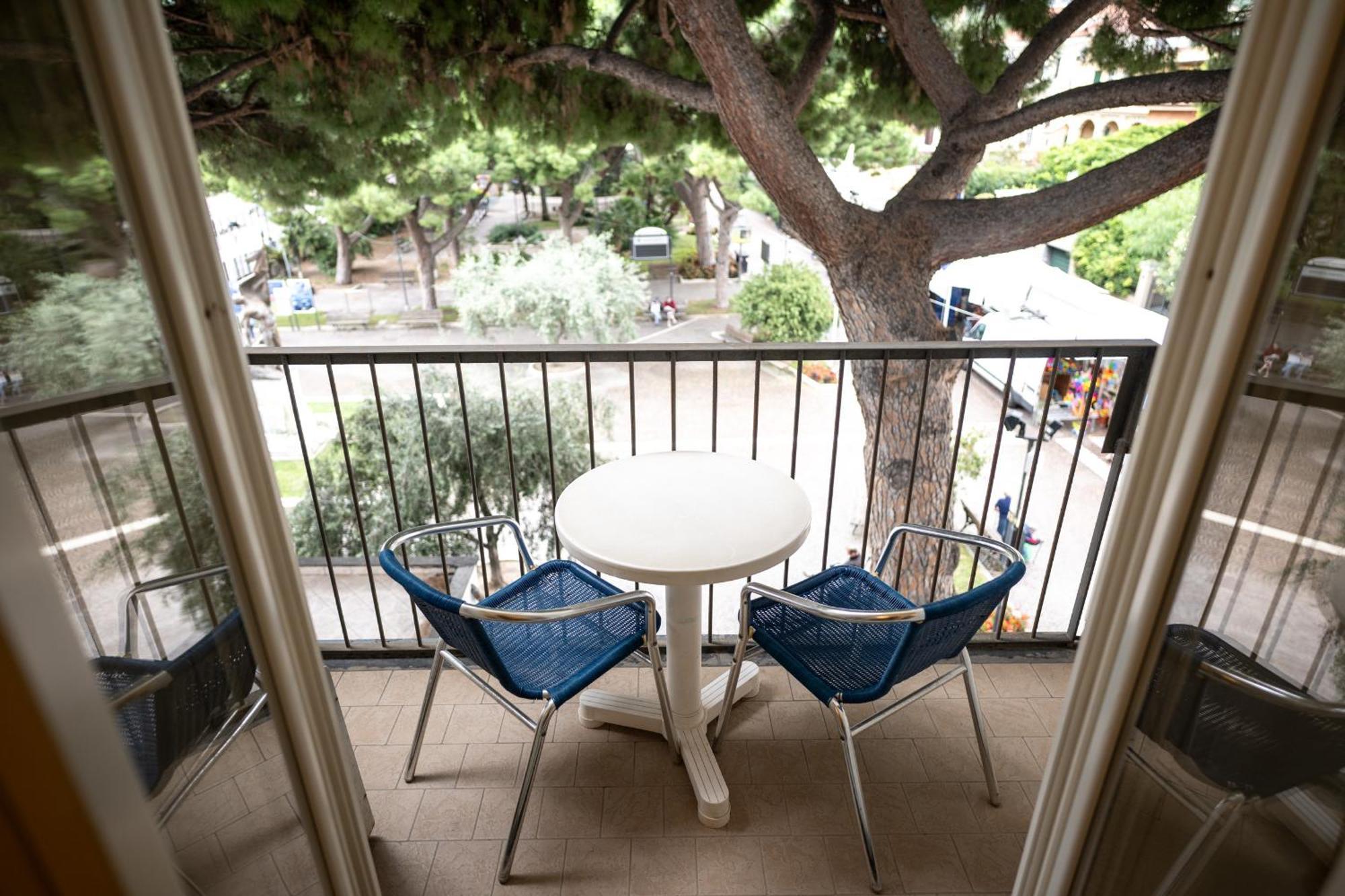 Hotel Ligure Spotorno Buitenkant foto