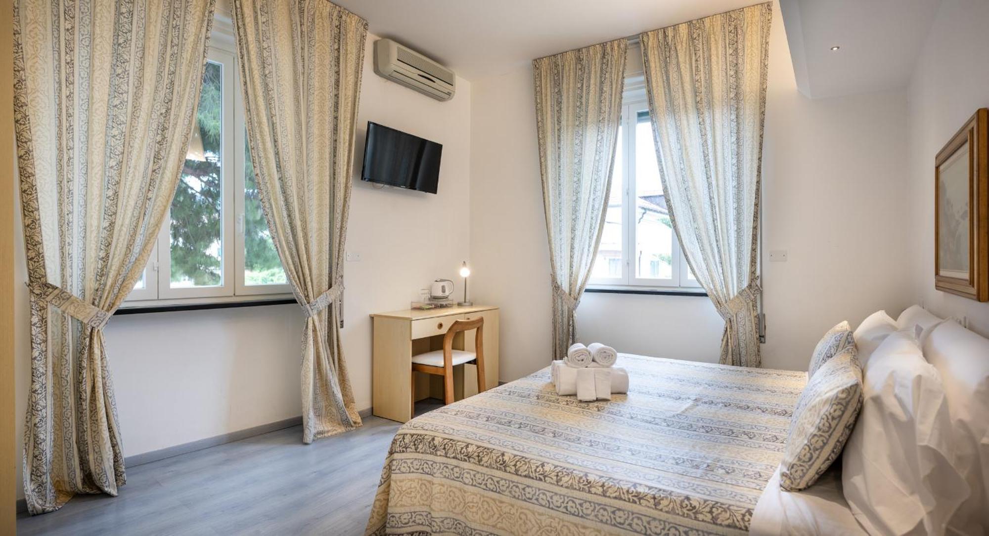 Hotel Ligure Spotorno Buitenkant foto